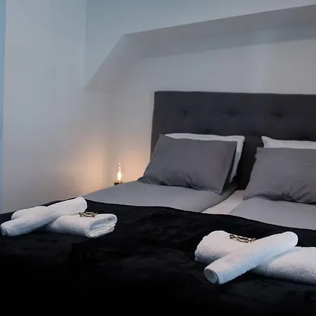 Elegant Penthouse Loft - Near The Airport Apartamento