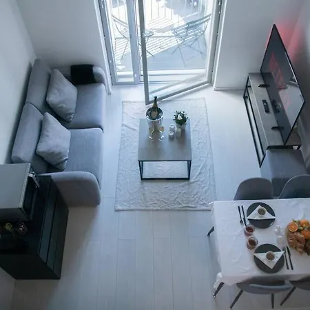 Elegant Penthouse Loft - Near The Airport * Vantaa