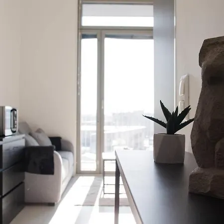 Elegant Penthouse Loft - Near The Airport
