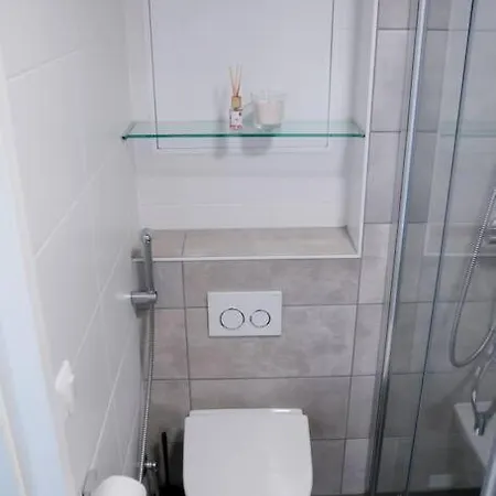 Elegant Penthouse Loft - Near The Airport Apartman