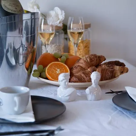 Apartman Elegant Penthouse Loft - Near The Airport