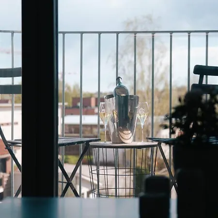 Elegant Penthouse Loft - Near The Airport Apartman